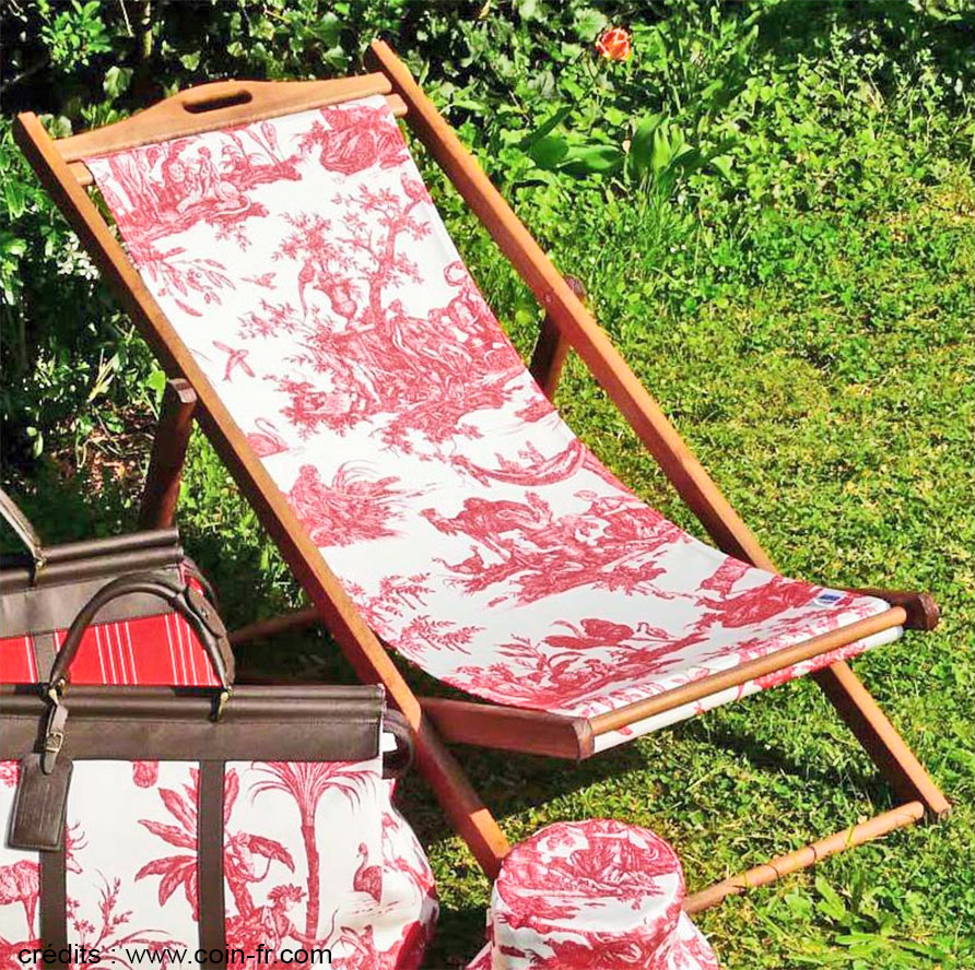 Chilean covered with "toile de Jouy" red